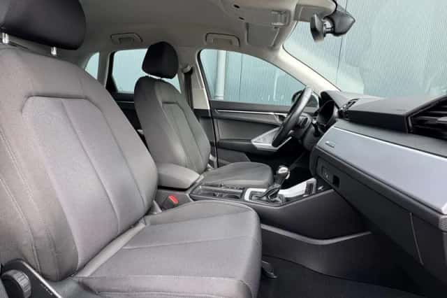 Audi Q3 (2022) thumbnail 4