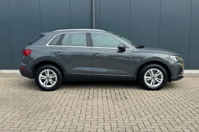 Audi Q3 (2022) thumbnail 5