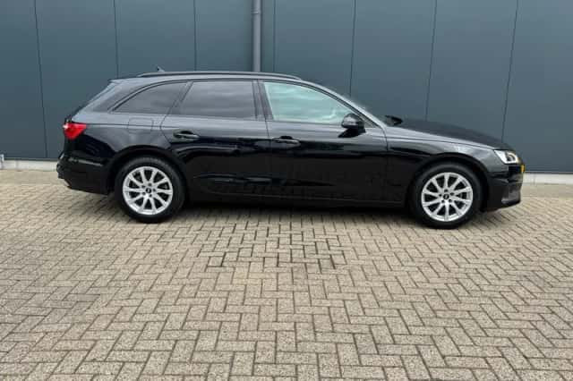 Audi A4 (2022) thumbnail 3