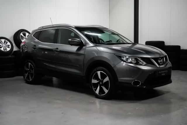 Nissan Qashqai (2015) thumbnail 4