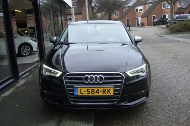 Audi A3 (2015) thumbnail 3