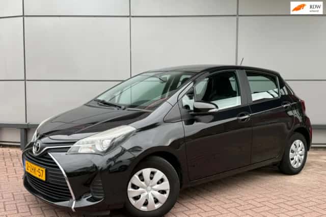 Toyota Yaris (2015) thumbnail 1