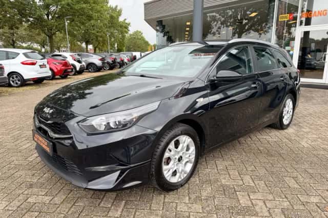 Kia Ceed Sportswagon (2022) thumbnail 1