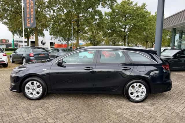 Kia Ceed Sportswagon (2022) thumbnail 2