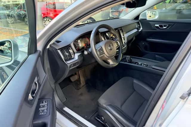Volvo V60 (2021) thumbnail 4