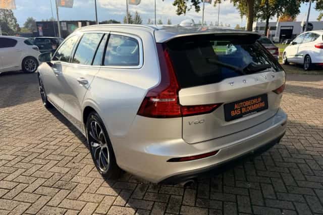 Volvo V60 (2021) thumbnail 5