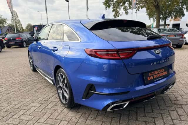 Kia Proceed (2022) thumbnail 3