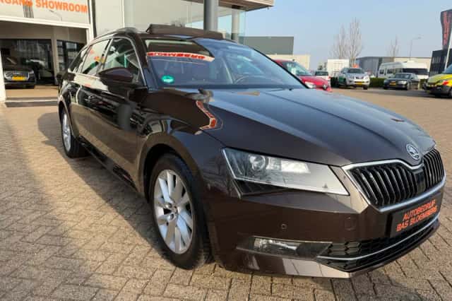 Škoda Superb (2016) thumbnail 2