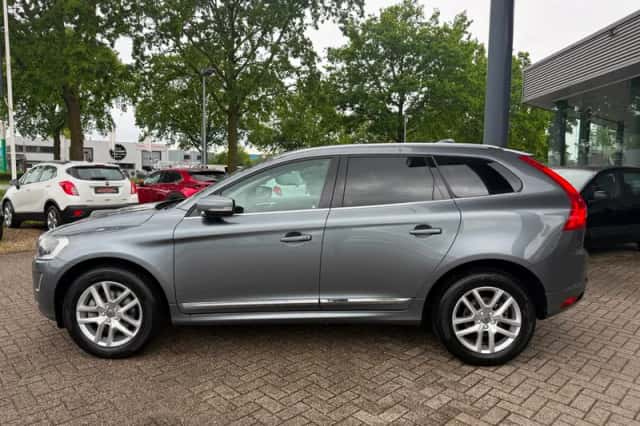 Volvo XC60 (2017) thumbnail 4
