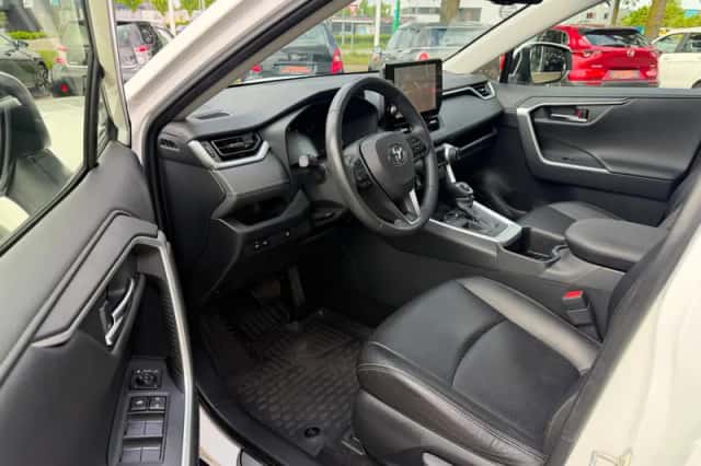 Toyota RAV4 (2024) thumbnail 5