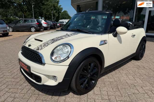 MINI Cabrio (2011) thumbnail 1