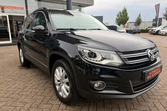 Volkswagen Tiguan (2012) thumbnail 2