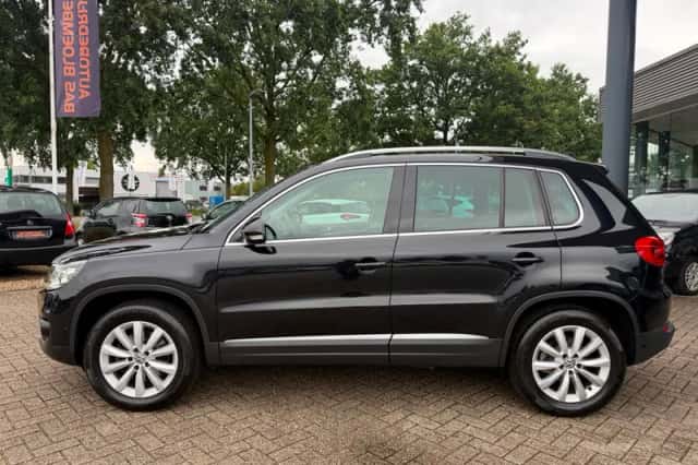 Volkswagen Tiguan (2012) thumbnail 4