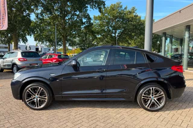 BMW X4 (2017) thumbnail 3