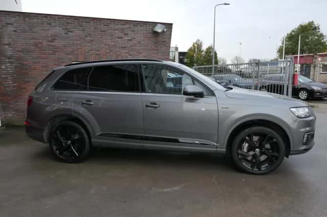 Audi Q7 (2016) thumbnail 6