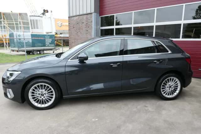 Audi A3 (2023) thumbnail 2