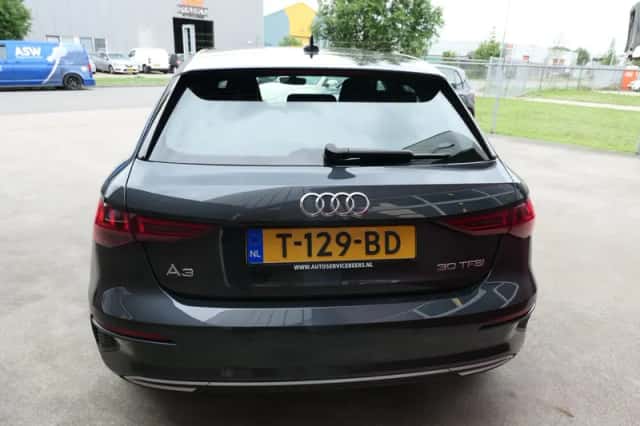 Audi A3 (2023) thumbnail 5