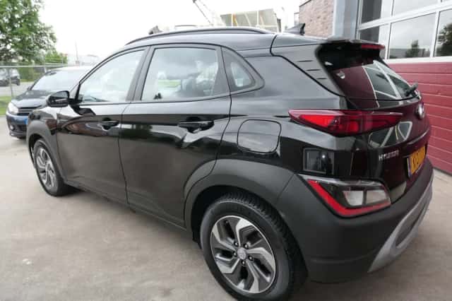 Hyundai Kona (2021) thumbnail 3