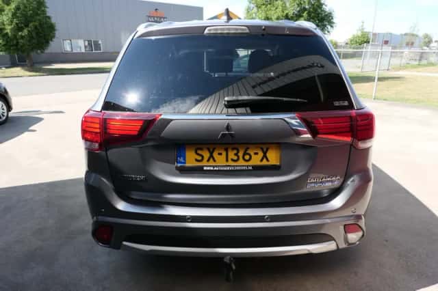 Mitsubishi Outlander (2018) thumbnail 5