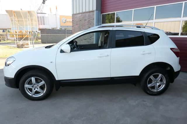 Nissan Qashqai (2011) thumbnail 2