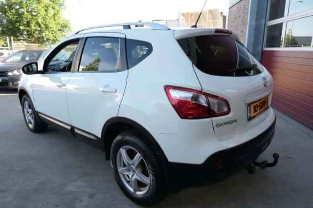 Nissan Qashqai (2011) thumbnail 3