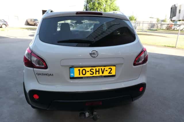 Nissan Qashqai (2011) thumbnail 4