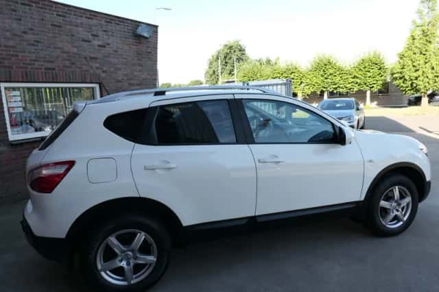Nissan Qashqai (2011) thumbnail 5