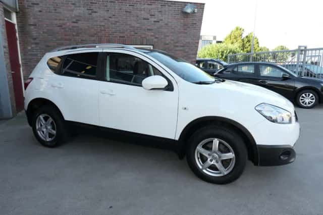 Nissan Qashqai (2011) thumbnail 6
