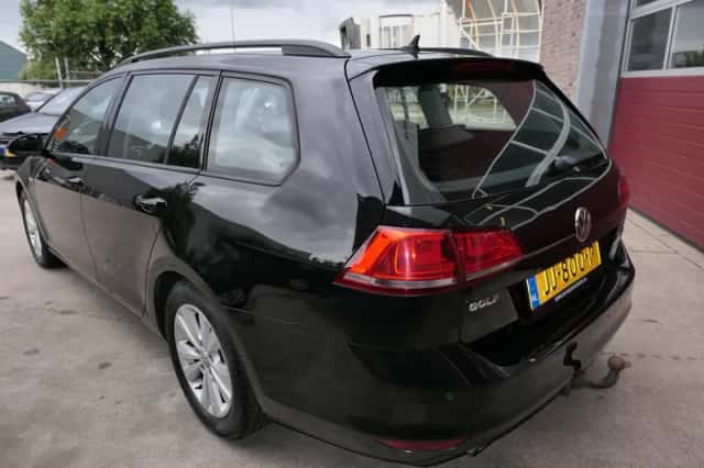 Volkswagen Golf (2016) thumbnail 3