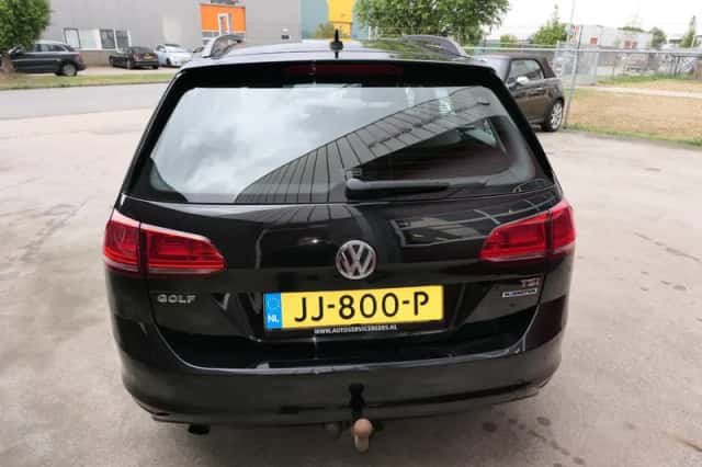 Volkswagen Golf (2016) thumbnail 4