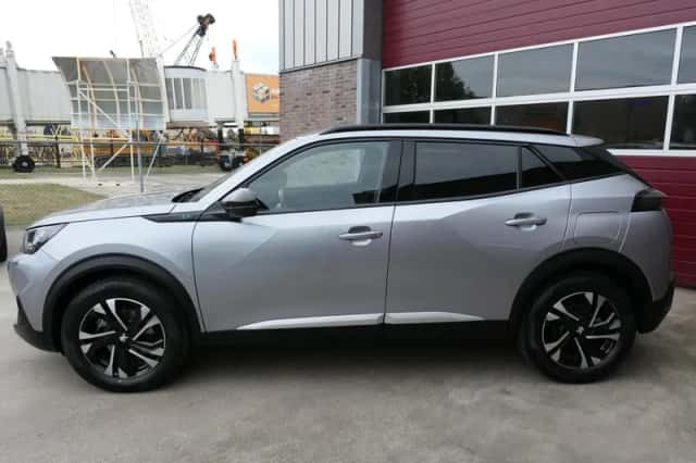 Peugeot e-2008 (2023) thumbnail 2