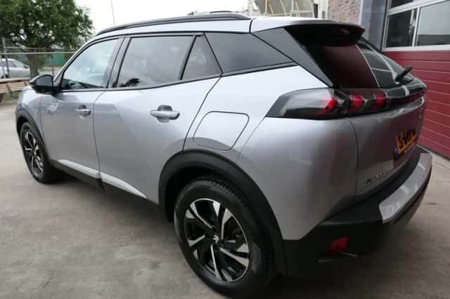 Peugeot e-2008 (2023) thumbnail 3
