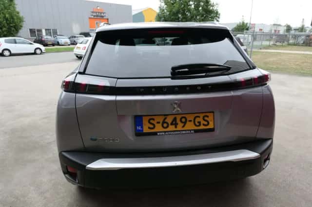 Peugeot e-2008 (2023) thumbnail 4