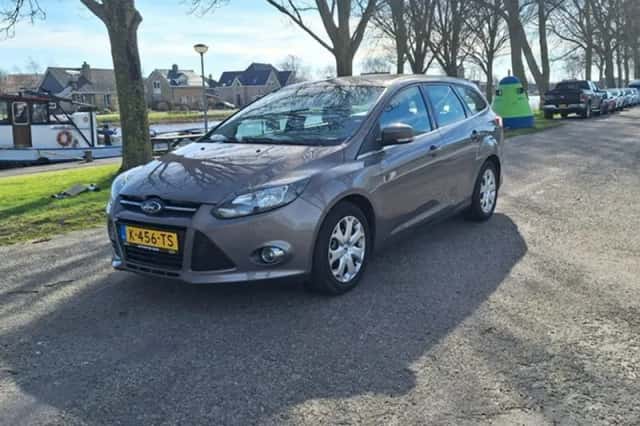 Ford Focus (2014) thumbnail 2