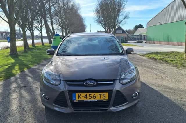 Ford Focus (2014) thumbnail 3