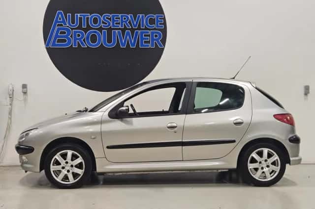Peugeot 206 (2004) thumbnail 4