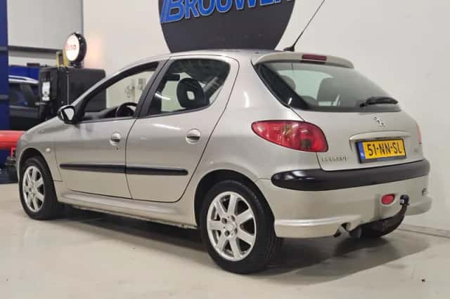 Peugeot 206 (2004) thumbnail 5