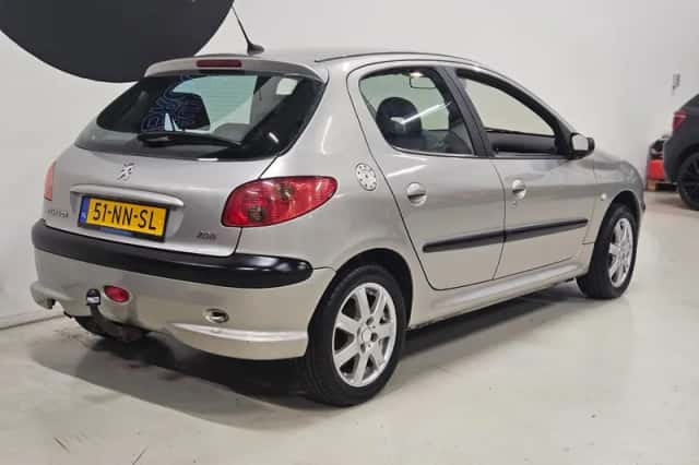 Peugeot 206 (2004) thumbnail 6