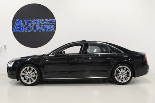 Audi A8 (2011) thumbnail 3