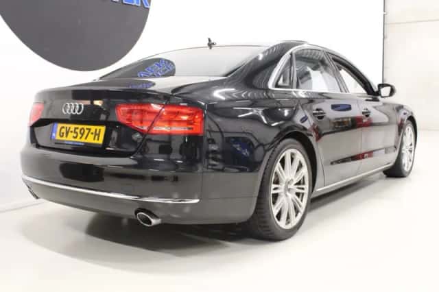 Audi A8 (2011) thumbnail 5