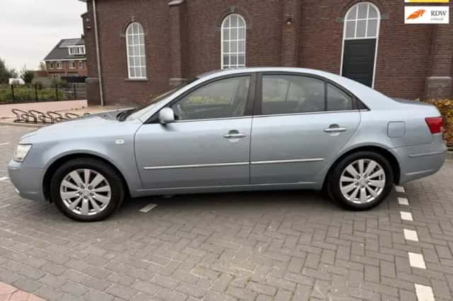 Hyundai Sonata (2009) thumbnail 1