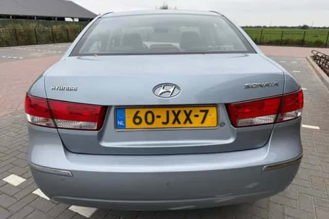 Hyundai Sonata (2009) thumbnail 3