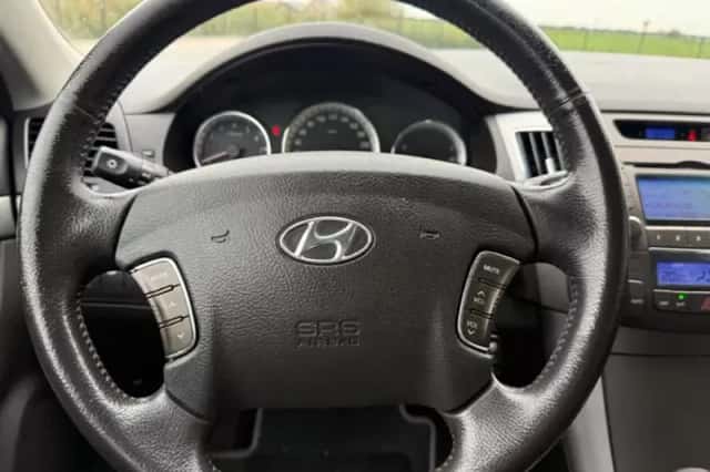 Hyundai Sonata (2009) thumbnail 5