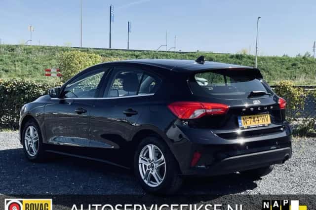 Ford Focus (2021) thumbnail 3