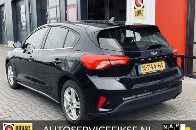 Ford Focus (2021) thumbnail 4