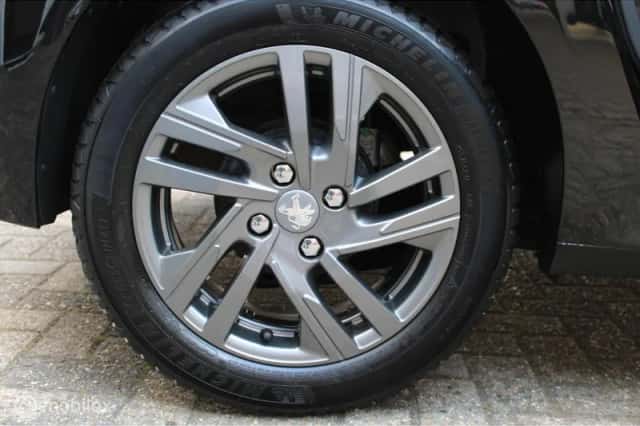 Peugeot 208 (2022) thumbnail 6