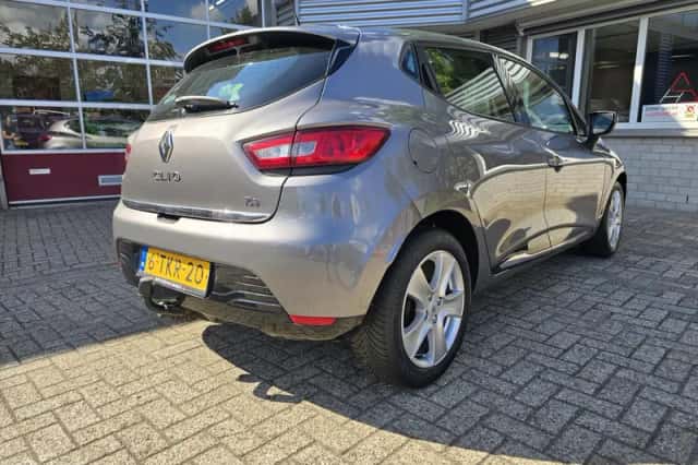 Renault Clio (2014) thumbnail 2