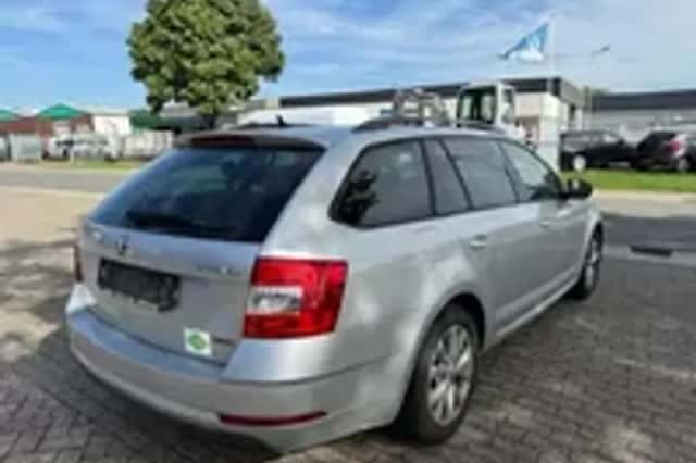Škoda Octavia (2018) thumbnail 2