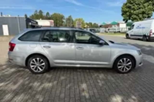 Škoda Octavia (2018) thumbnail 3