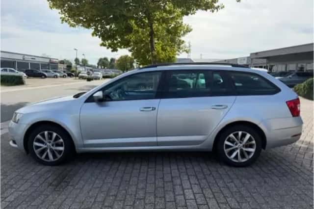 Škoda Octavia (2018) thumbnail 4
